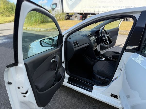 VOLKSWAGEN POLO ( 2015 ) 1.2L PETROL AUTOMATIC 371720148