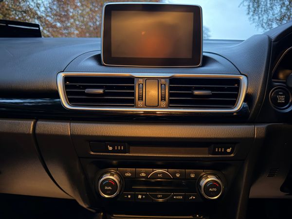 Mazda 3 Diesel Saloon 2015 371887195