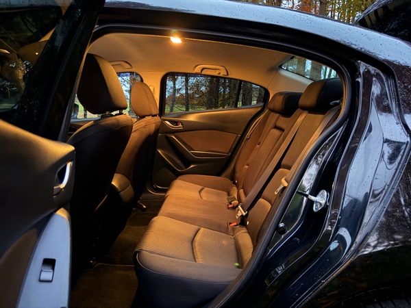 Mazda 3 Diesel Saloon 2015 371887201