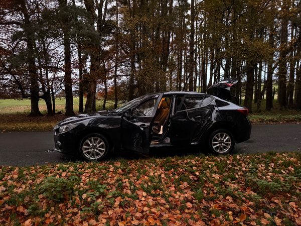 Mazda 3 Diesel Saloon 2015 371887221