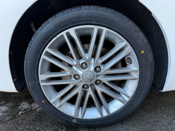 Stunning Kia Carens 7 Seater.  2-year Warranty. 371889997