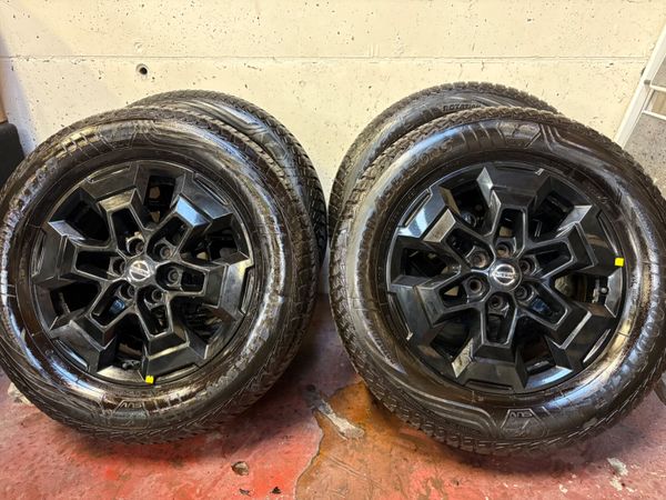 Nissan Navara 18” Alloys *Like New* 371998141