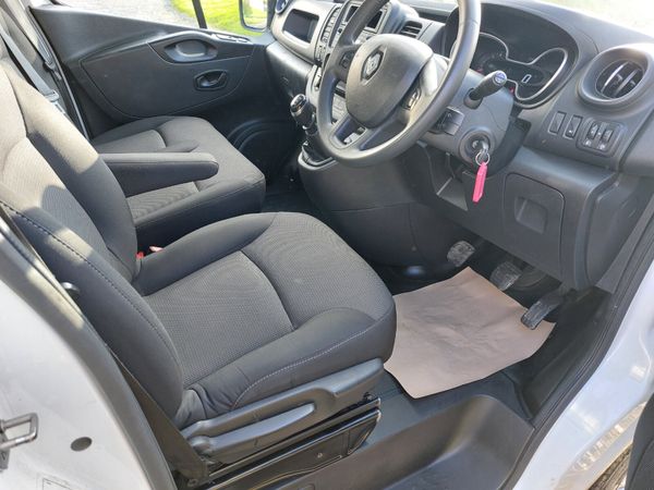 Renault Trafic 211 LWB 2.0L DCI Showroom Condition 372069303