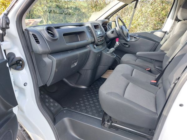 Renault Trafic 211 LWB 2.0L DCI Showroom Condition 372069315