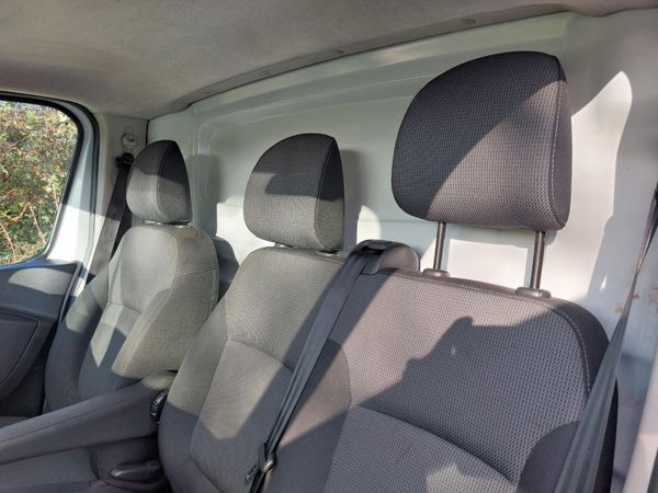 Renault Trafic 211 LWB 2.0L DCI Showroom Condition 372069318