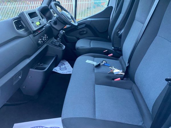 Nissan Interstar 2023 372193546