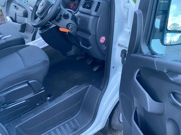 Nissan Interstar 2023 372193556