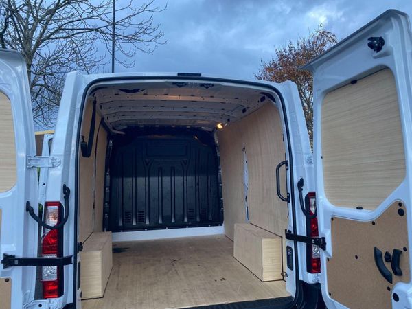 Nissan Interstar 2023 372193550