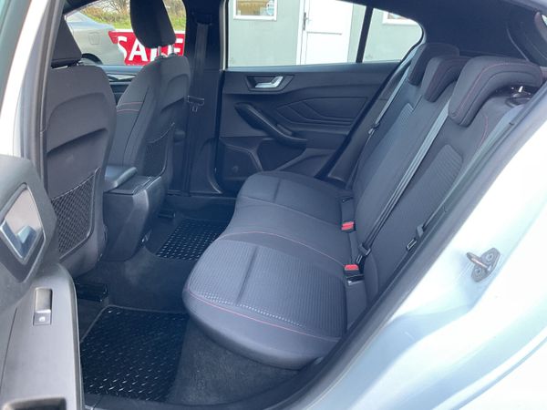 FORD FOCUS 1.5 ST-LINE AUTOMATIC ONLY 82,000 KMS 372256306