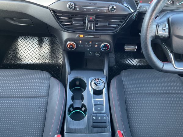 FORD FOCUS 1.5 ST-LINE AUTOMATIC ONLY 82,000 KMS 372256317