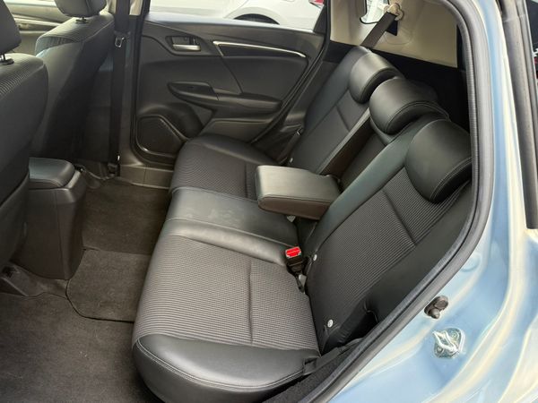 2019 Honda FIT 1.5 Hybrid auto Leather Specs 372268716