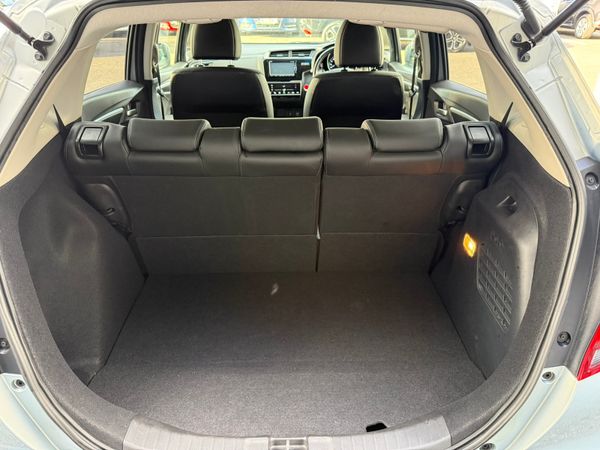 2019 Honda FIT 1.5 Hybrid auto Leather Specs 372268718