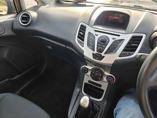 Ford Fiesta 2012 372295505