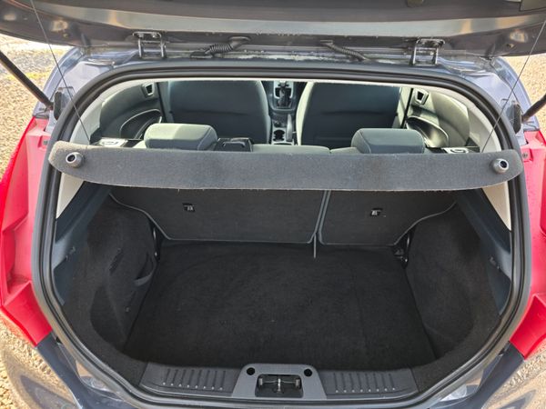 Ford Fiesta 2012 372295506