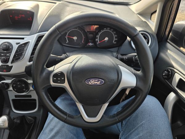 Ford Fiesta 2012 372295507