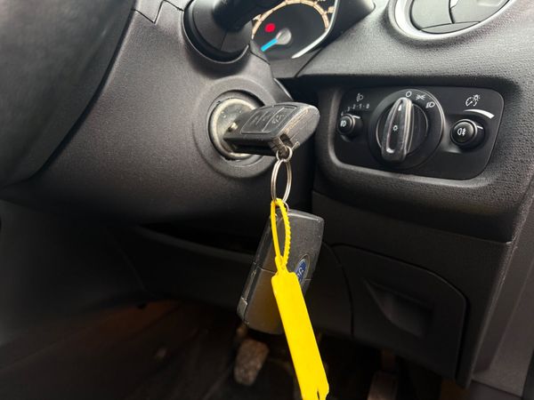 Ford Fiesta 2016 1.25 petrol low kms 372298869