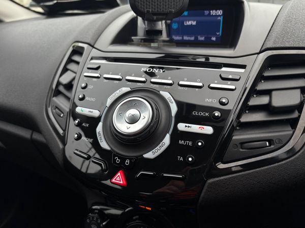 Ford Fiesta 2016 1.25 petrol low kms 372298906