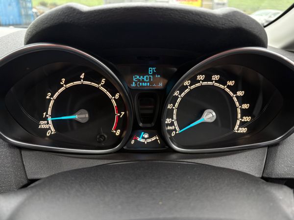 Ford Fiesta 2016 1.25 petrol low kms 372298912