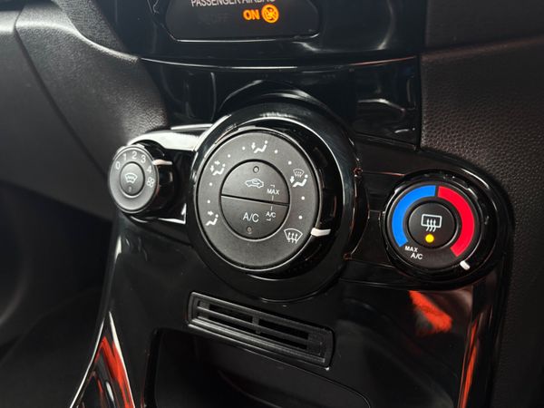 Ford Fiesta 2016 1.25 petrol low kms 372298924