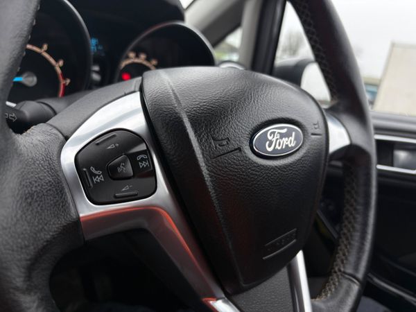 Ford Fiesta 2016 1.25 petrol low kms 372298930