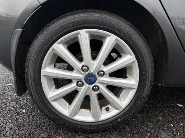 Ford Fiesta 2016 1.25 petrol low kms 372298946