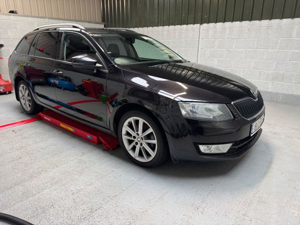 Skoda Octavia 2015  Estate  ! 372326366