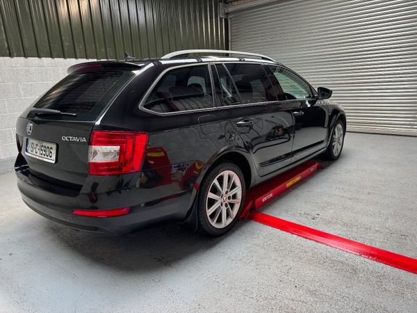 Skoda Octavia 2015  Estate  ! 372326362