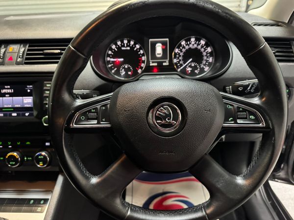 Skoda Octavia 2015  Estate  ! 372326376