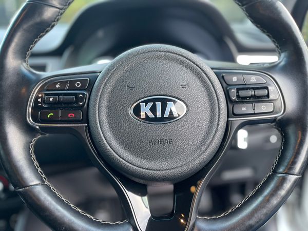 181 Kia Niro 1.6 Hybrid (EXCELLENT SPEC) 372352855