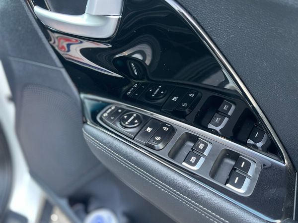 181 Kia Niro 1.6 Hybrid (EXCELLENT SPEC) 372352853