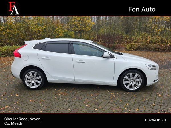 Volvo V40 2.0 DIESEL AUTOMATIC D4 MOMEMTUM HATCHBA 372375130