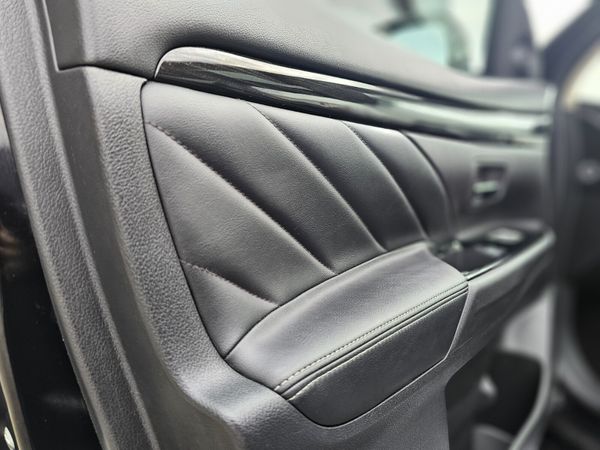 MITSUBISHI OUTLANDER 2.0 PHEV 4X4 // BIG HISTORY 372383218