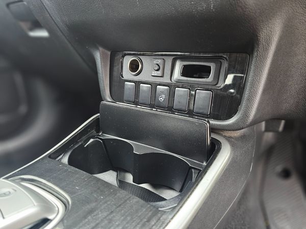 MITSUBISHI OUTLANDER 2.0 PHEV 4X4 // BIG HISTORY 372383276