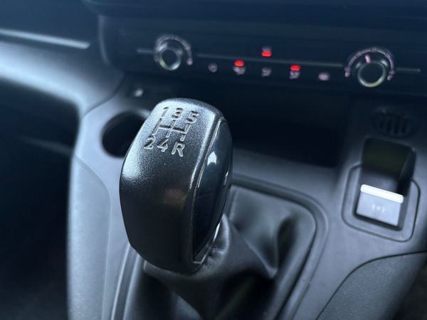 Peugeot Partner 2019 3 seater 372409383