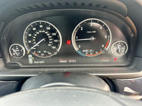 BMW 520 SE AUTO 372410510