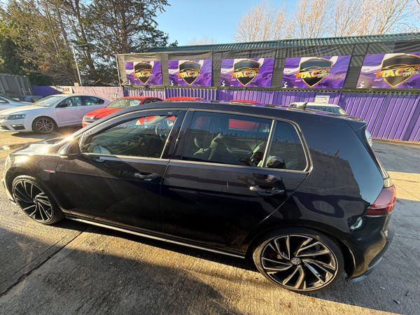 Volkswagen Golf 2019 372464792