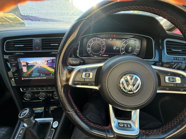 Volkswagen Golf 2019 372464808