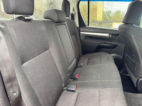 202 Toyota Hilux 2.4 D4D Spotless***** 372499476