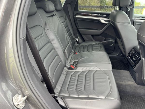 211 Vw Touareg 286bhp R-Line Black Ed BEAUTY 372500021