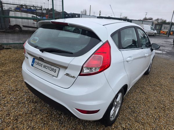 Ford Fiesta 2014 372525816
