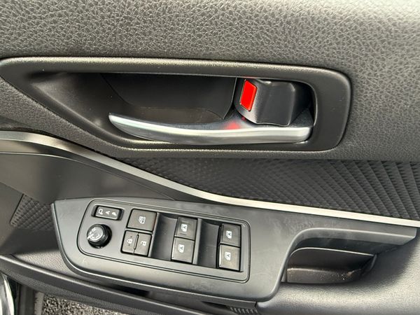 2018 Toyota C-HR  1.8 Hybrid automatic,Top Specs 372536215