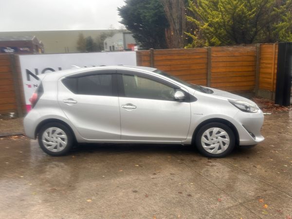 Toyota Aqua 2018 hybrid 372598714