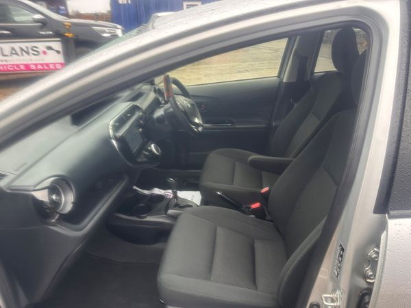 Toyota Aqua 2018 hybrid 372598717