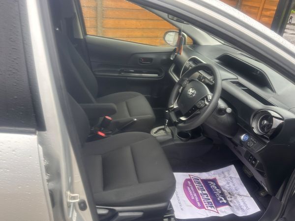 Toyota Aqua 2018 hybrid 372598718