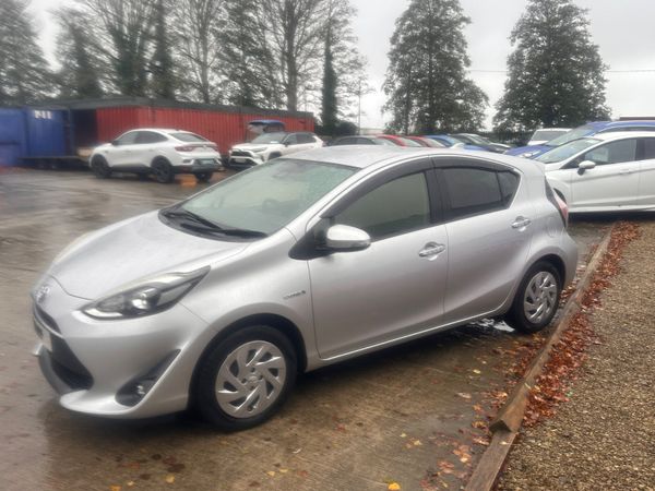 Toyota Aqua 2018 hybrid 372598719