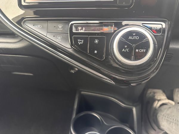 Toyota Aqua 2018 hybrid 372598725