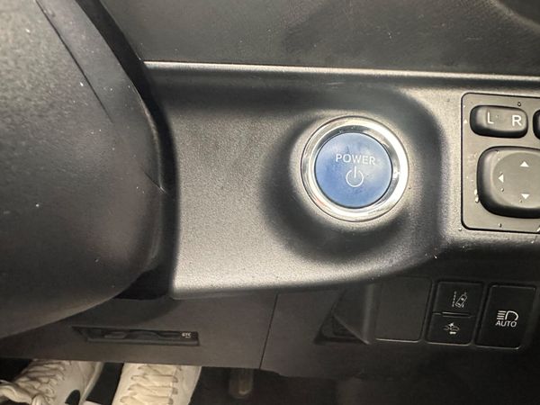 Toyota Aqua 2018 hybrid 372598726