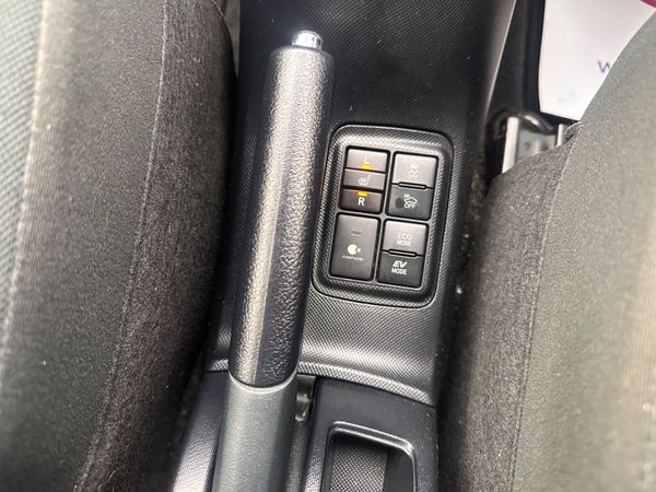 Toyota Aqua 2018 hybrid 372598727