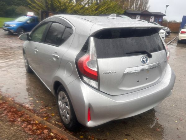 Toyota Aqua 2018 hybrid 372598720