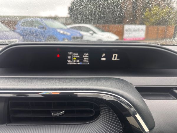 Toyota Aqua 2018 hybrid 372598723